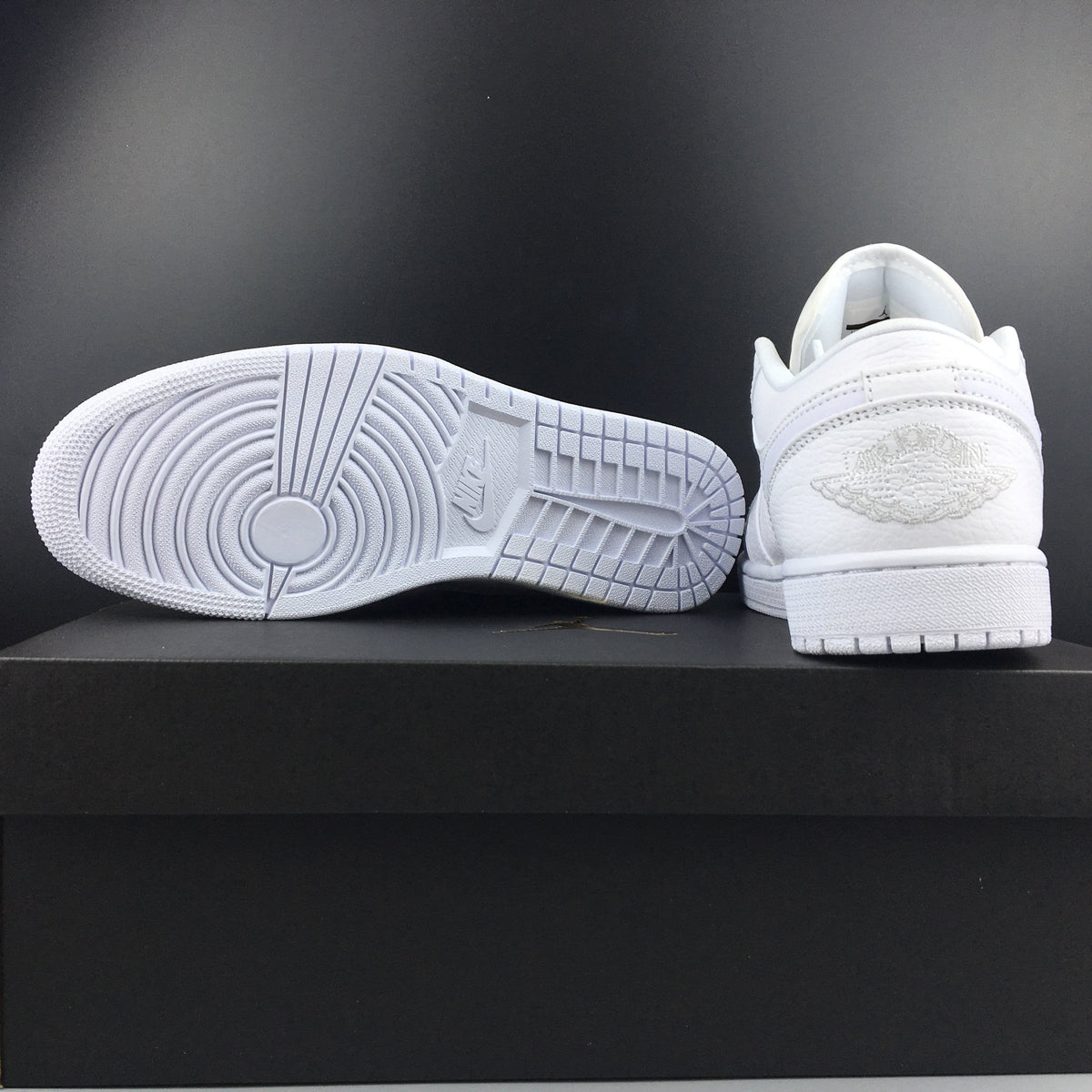AJ 1 Low Triple White (2019) Shoes Sneakers - nk0000265 image 21