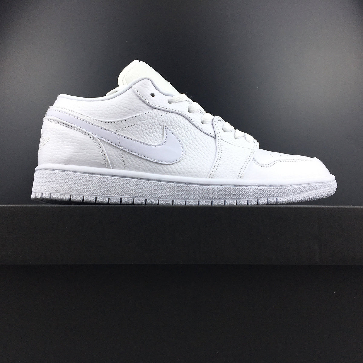 AJ 1 Low Triple White (2019) Shoes Sneakers - nk0000265 image 5
