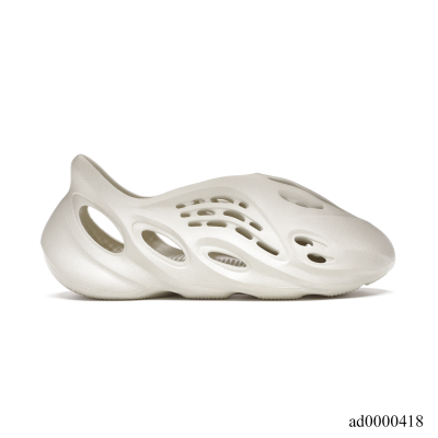 YzY Foam RNNR Sand Shoes Sneakers - ad0000418