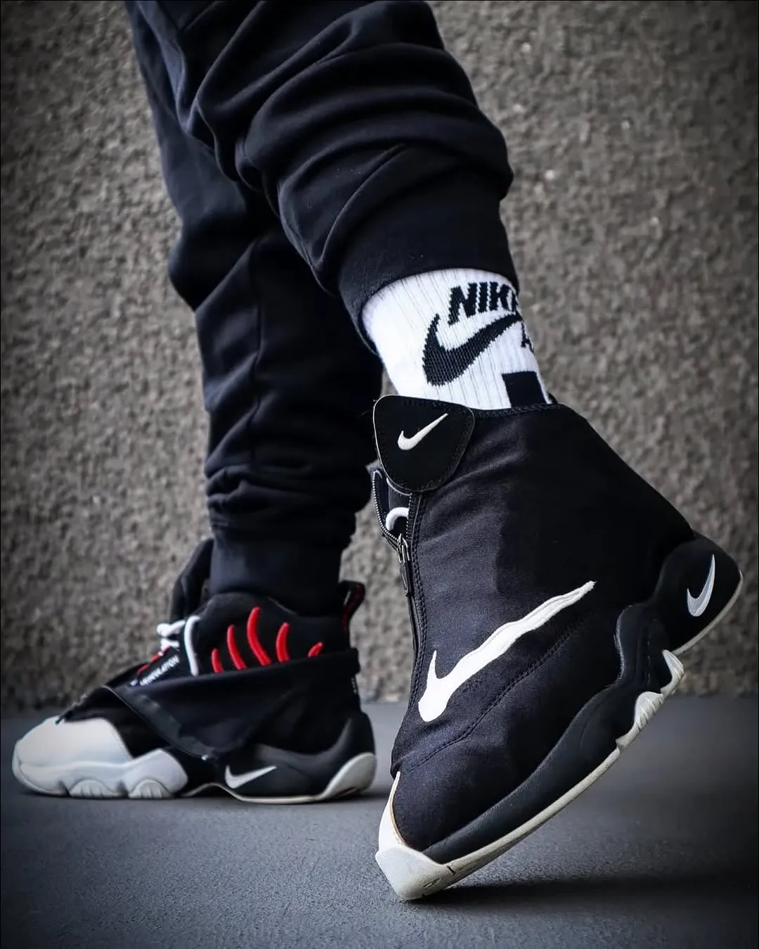 Air Zoom Flight 98 The Glove Black lifestyle close-up