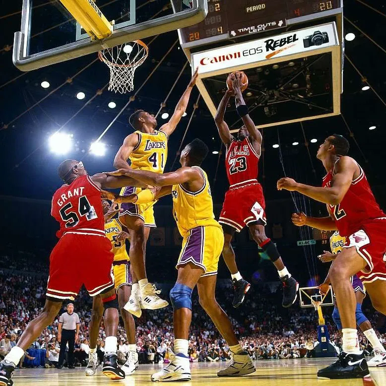 JORDAN  4 LAKERS LAKERSHOW