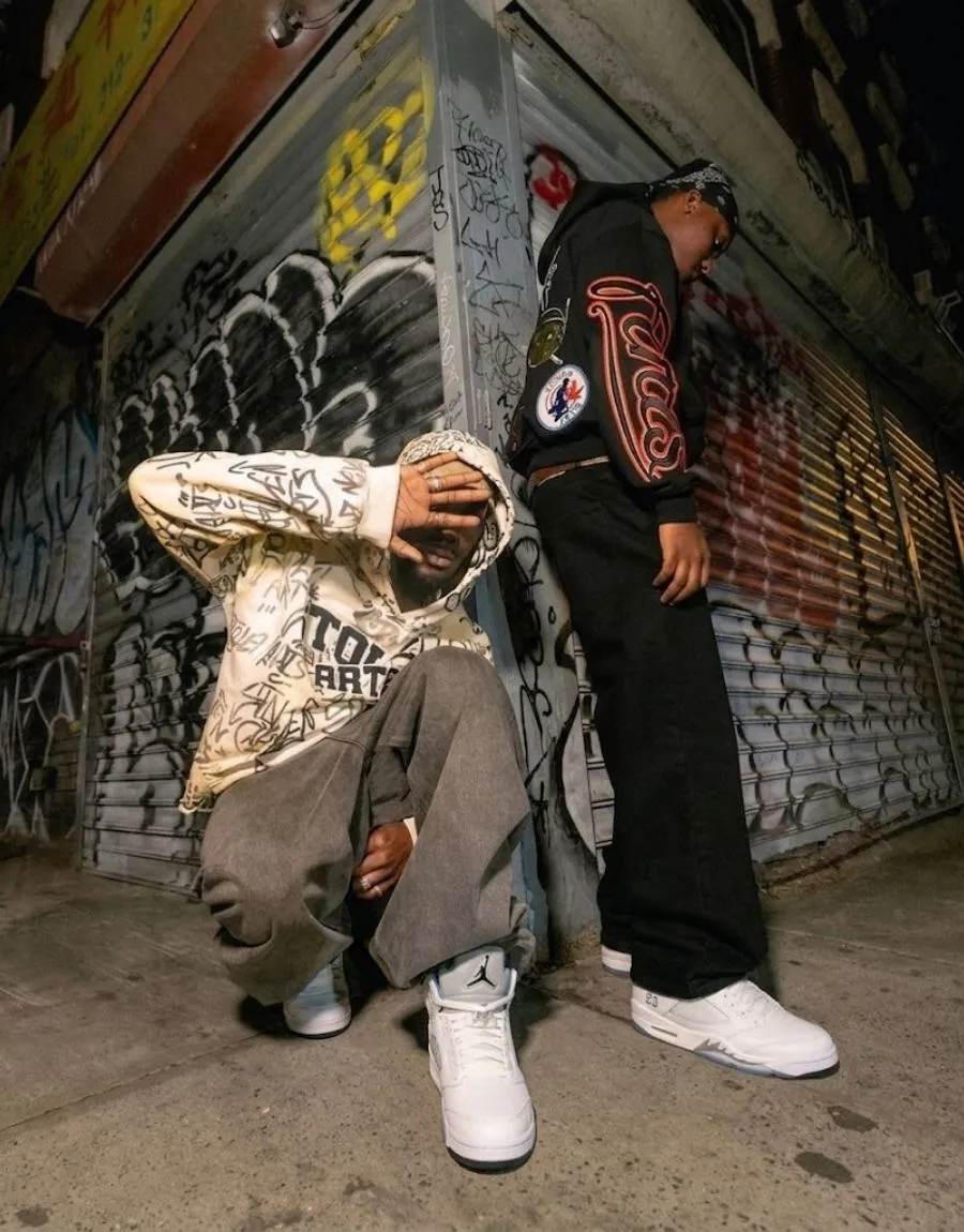 Streetwear outfit with Jordan 5 white metallic 2026 returns - picture 3