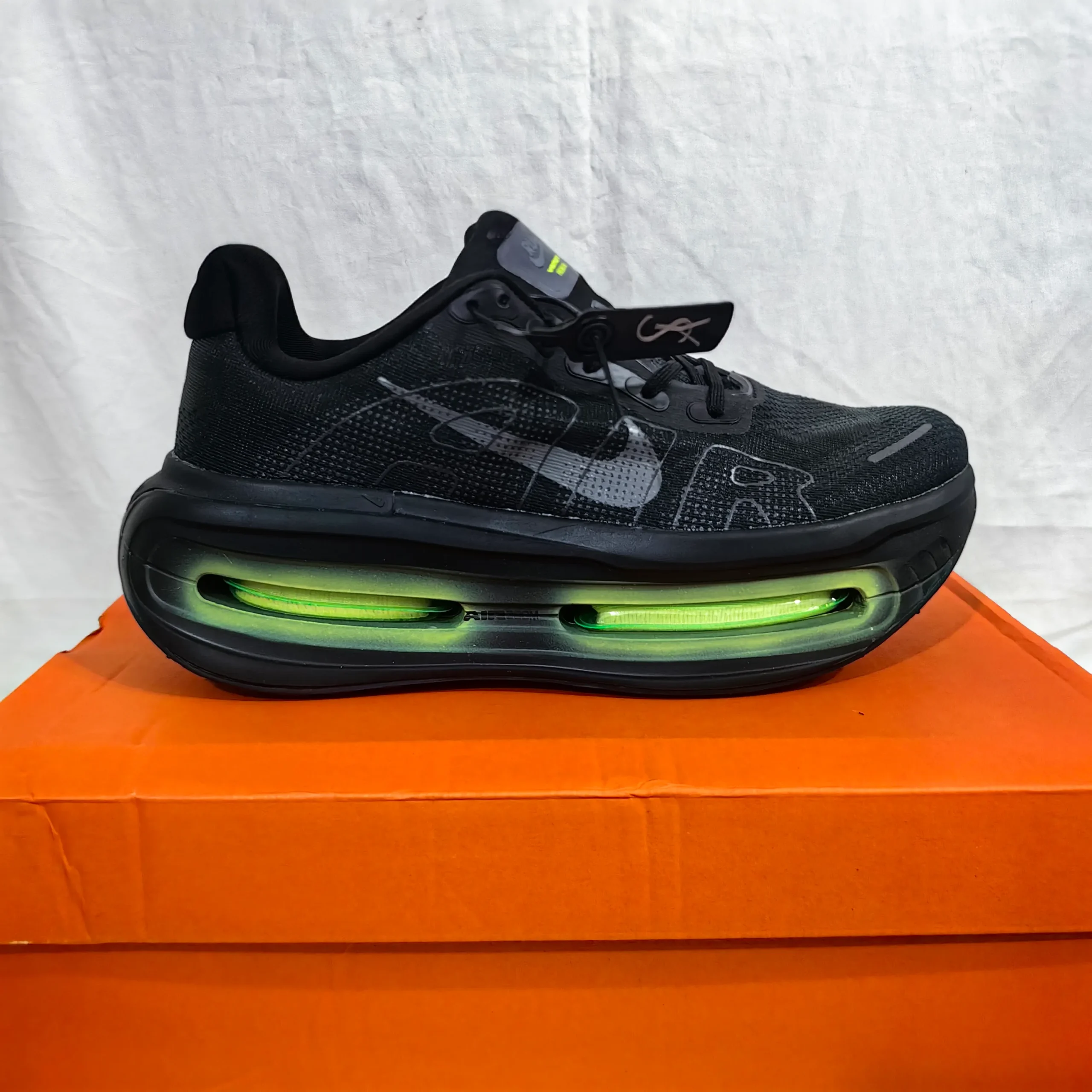 Vomero Premium Black Volt Shoes Sneakers – nk0005017 - Image 3