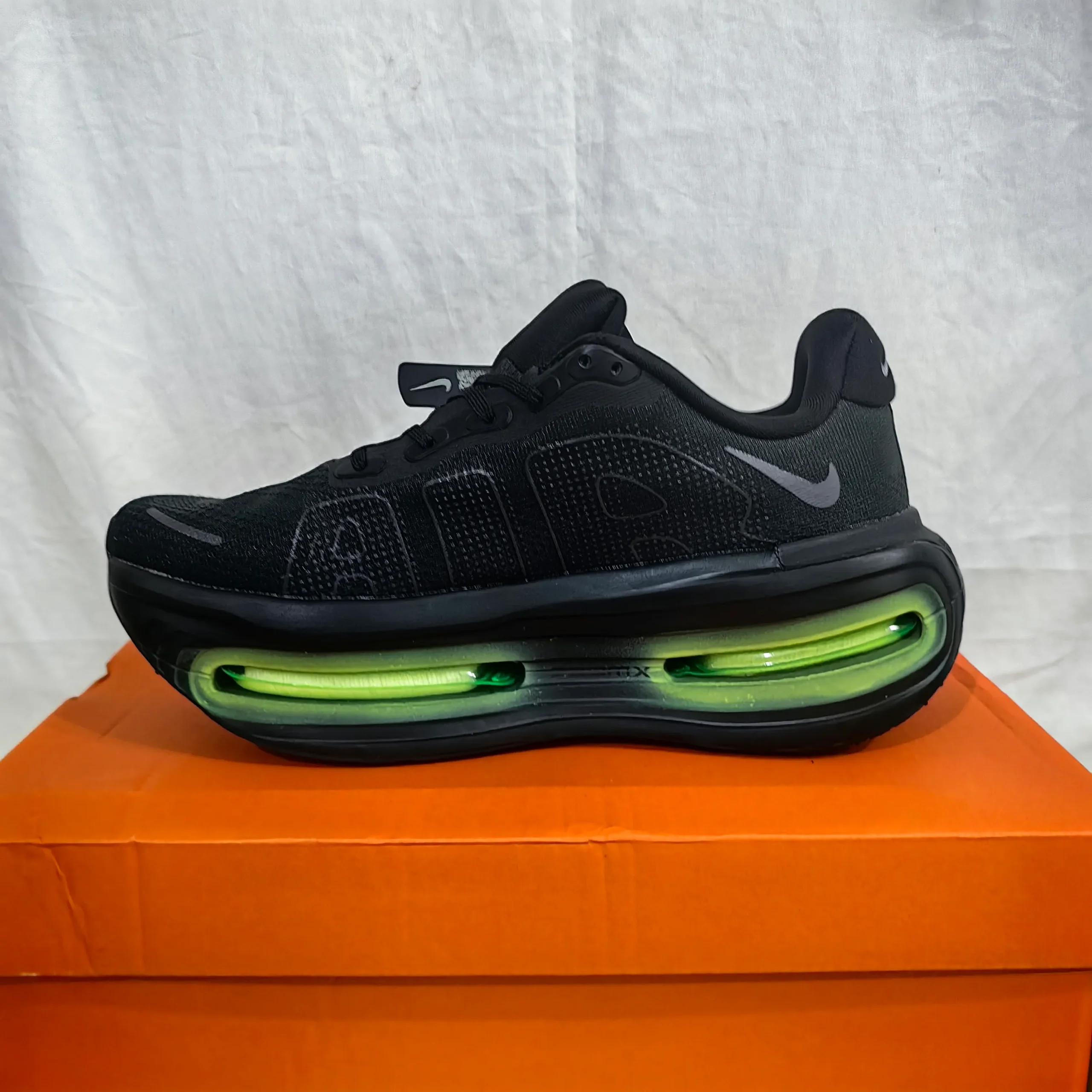 Vomero Premium Black Volt Shoes Sneakers – nk0005017 - Image 4