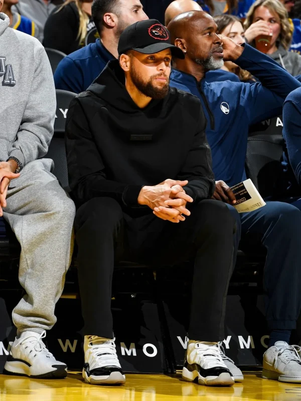 Steph Curry wearing the “Concord” Air Jordan 11 against the Bulls