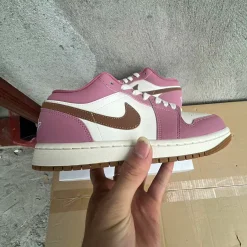AJ 1 Low Desert Berry Shoes Sneakers - nk0002800 - Image 9