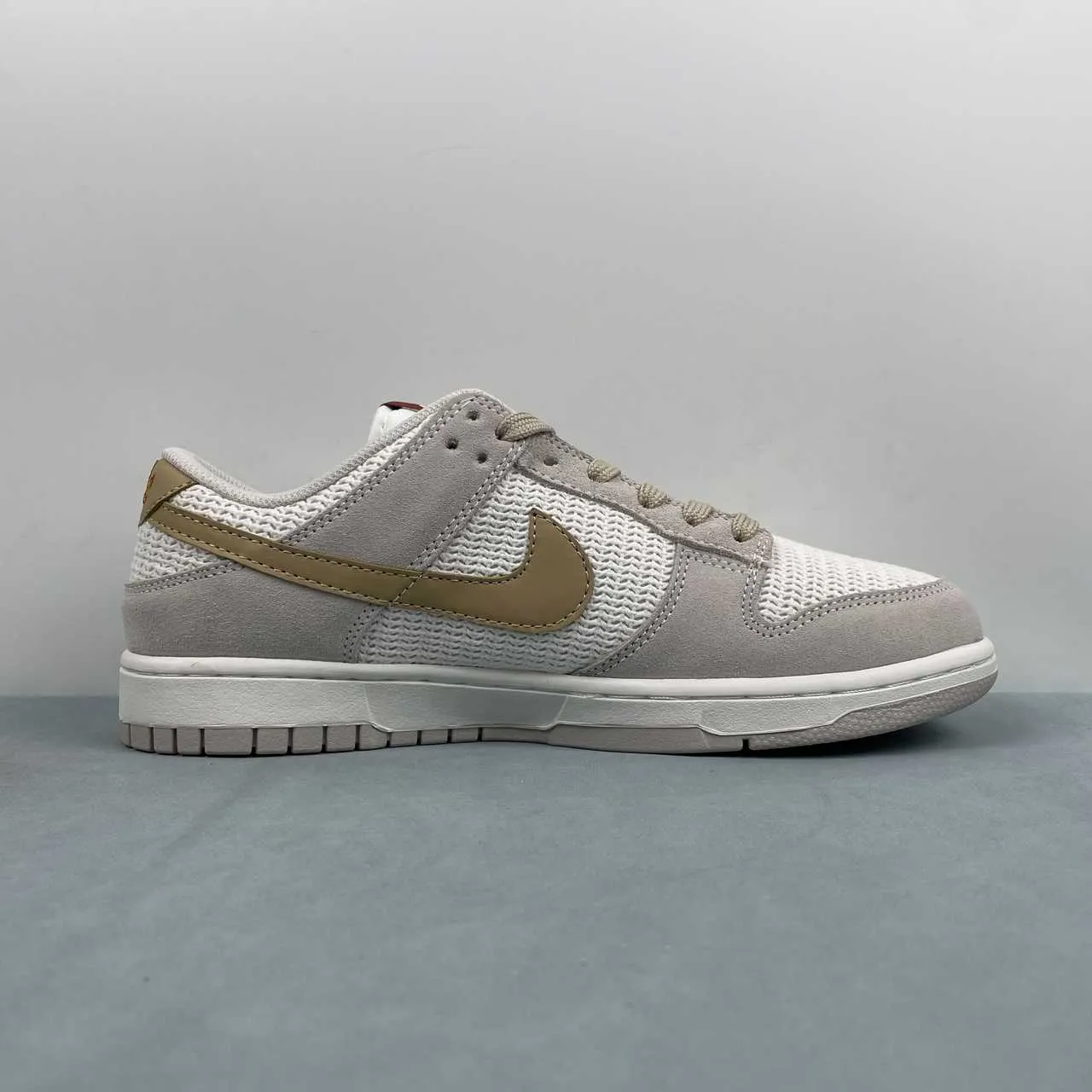 Dunk Low SE WMNS Sail / Light Orewood Brown Shoes Sneakers - nk0005382 - Image 4