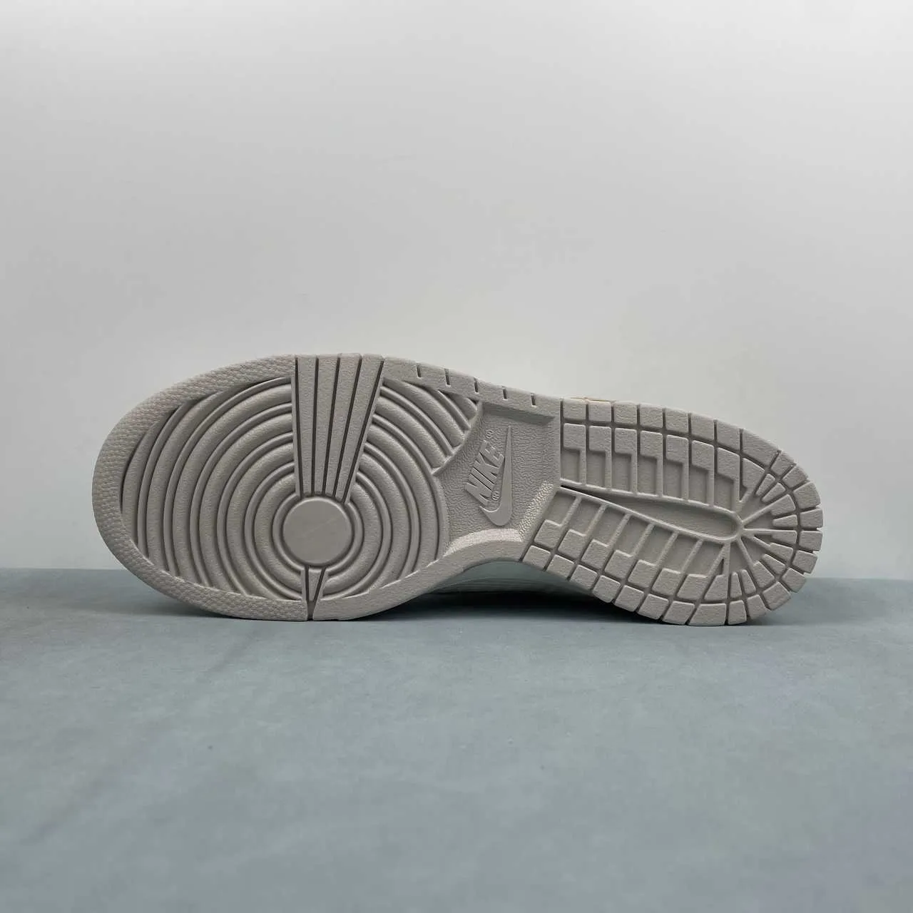 Dunk Low SE WMNS Sail / Light Orewood Brown Shoes Sneakers - nk0005382 - Image 5