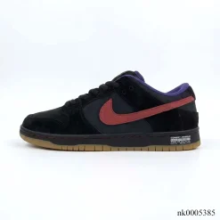 Alternative view of NK SB Dunk Low Pro "Persian Violet and Off Noir" Shoes Sneakers - nk0005385
