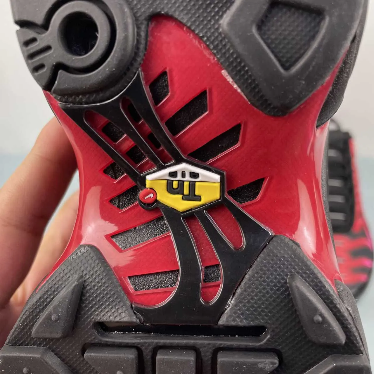 NK x SUP AM Plus TN University Red Shoes Sneakers - nk0005400 - Image 14