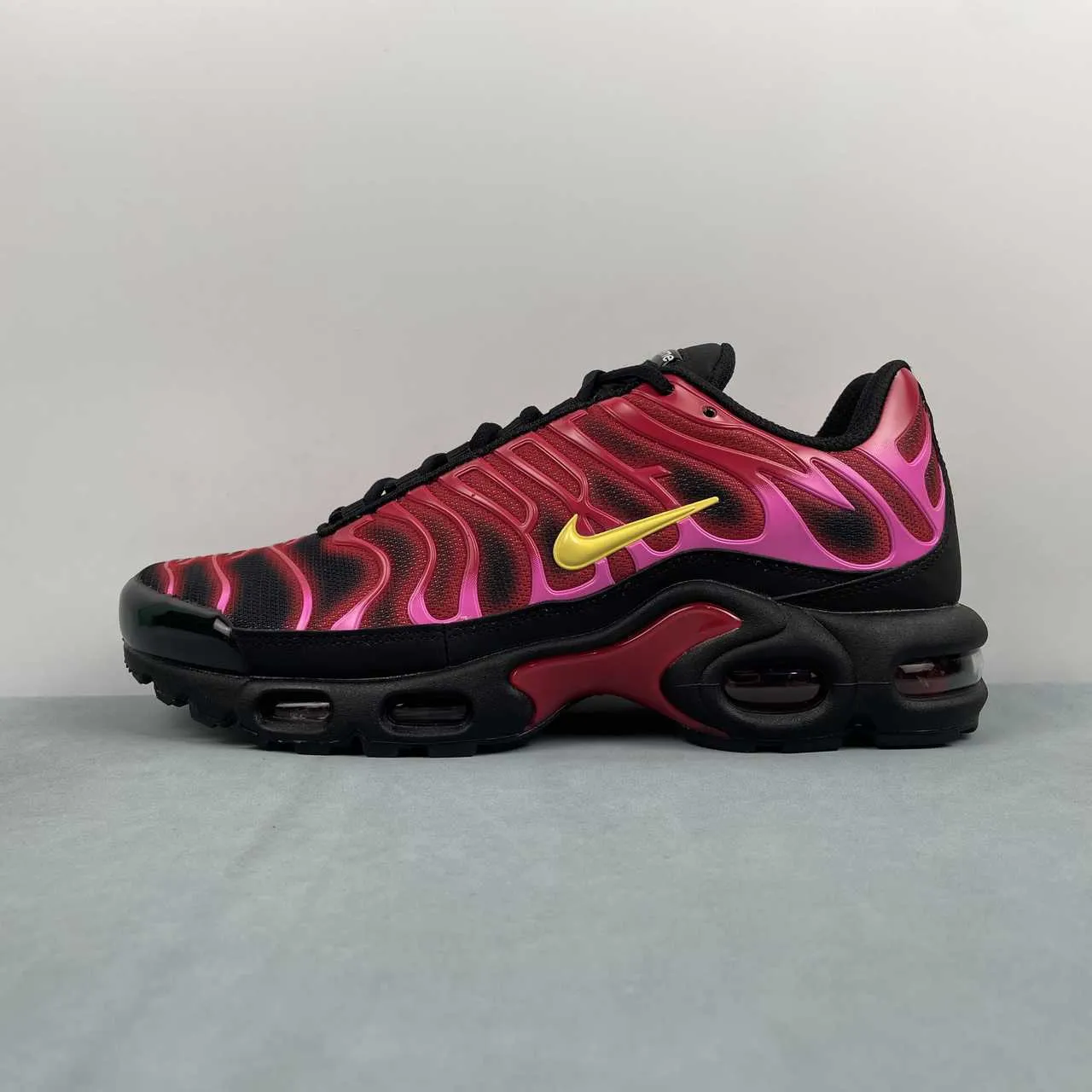 NK x SUP AM Plus TN University Red Shoes Sneakers - nk0005400 - Image 3